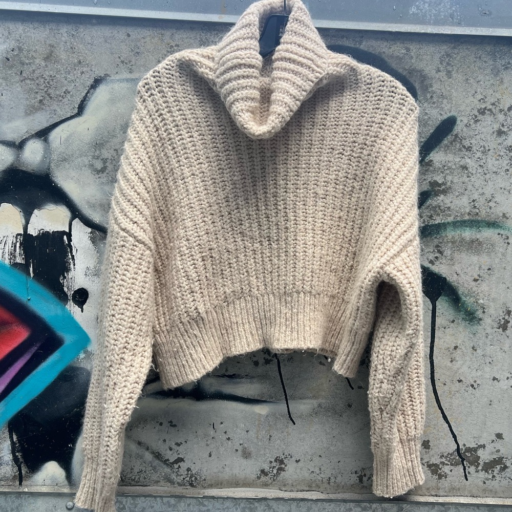 ZARA CHUNKY Oversized CROPPED SWEATER in Cream Fits like Medium